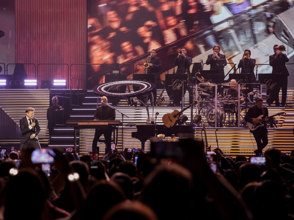 LUIS-MIGUEL-ARENA-CDMX-201123-MOISESARELLANOV-007-1-1024x768 Luis Miguel sorprendió a sus fans de la CDMX