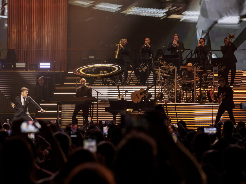 LUIS-MIGUEL-ARENA-CDMX-201123-MOISESARELLANOV-008-1-1024x768 Luis Miguel sorprendió a sus fans de la CDMX