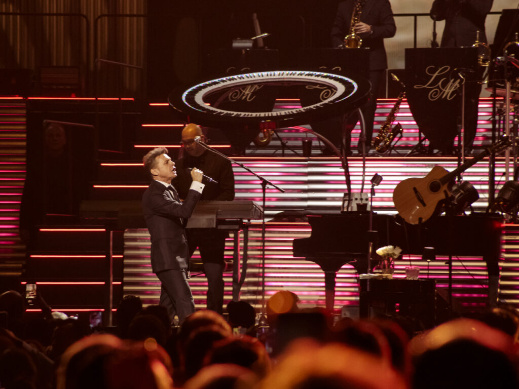 LUIS-MIGUEL-ARENA-CDMX-201123-MOISESARELLANOV-014-1-1024x768 Luis Miguel sorprendió a sus fans de la CDMX