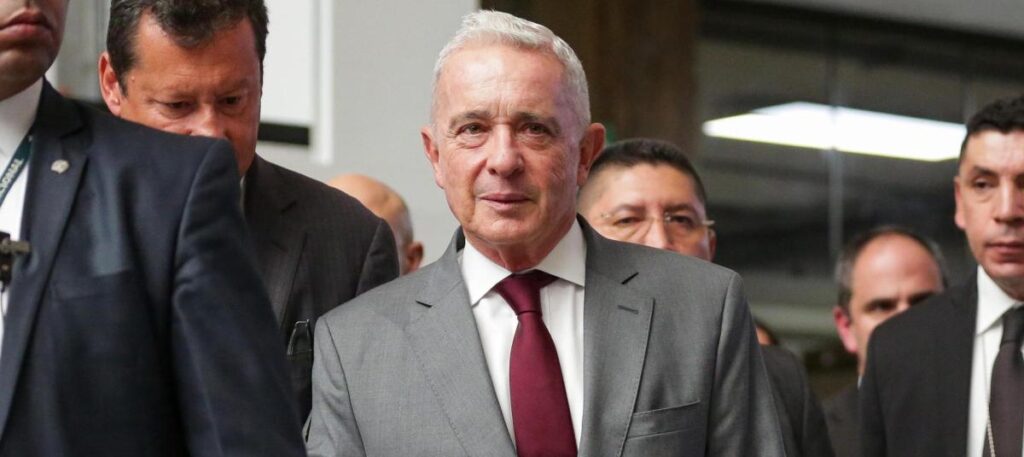 681aaa830c4a0.r_d.1760-585-6017-1024x457 Álvaro Uribe culpable por soborno y fraude: un fallo histórico en Colombia