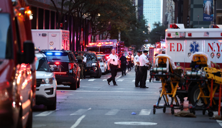 68882a07f399c Tiroteo en Manhattan deja cuatro muertos, incluido un policía de Nueva York