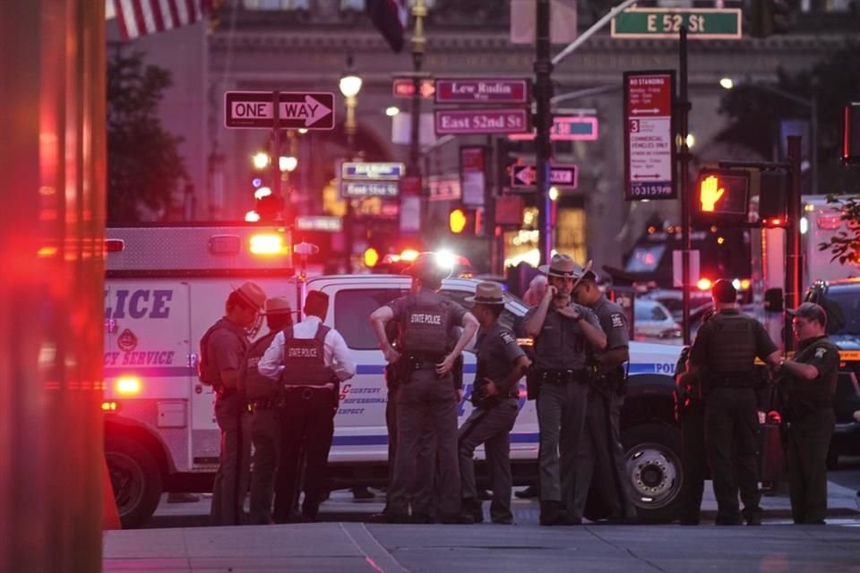 ImageTransformer Tiroteo en Manhattan deja cuatro muertos, incluido un policía de Nueva York