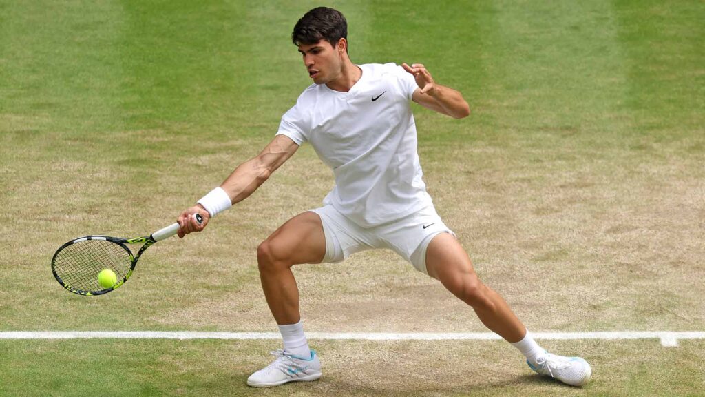 alcaraz-wimbledon-2024-sf-forehand