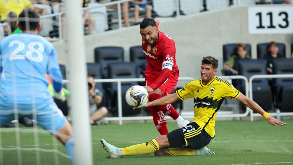 partido-toluca-vs-columbus-crew-resumen-resultado-leagues-cup-2025-1024x576 Turco Mohamed explota contra el arbitraje en su debut en la Leagues Cup 2025 tras empate ante Columbus Crew