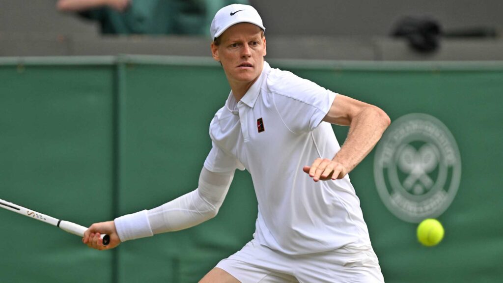 sinner-wimbledon-2025-qf-forehand-1024x576 Alarma total en el Masters 1000 de Toronto 2025: Más de 10 jugadores Top se bajan del torneo