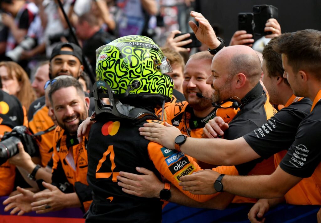 FB_IMG_1754235101611-1024x710 Norris gana el GP de Hungría y lidera otro doblete de McLaren
