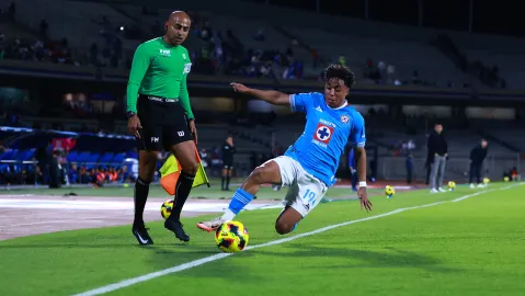 Imago-1599472-e1754522170220 Nicolás Larcamón deja fuera a Amaury Morales en Cruz Azul: solo 4 minutos jugados en Liga MX
