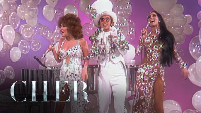 hq720-3 Cher, Elton John y Bette Midler imaginaron su vida en 2025 en un icónico especial de 1975
